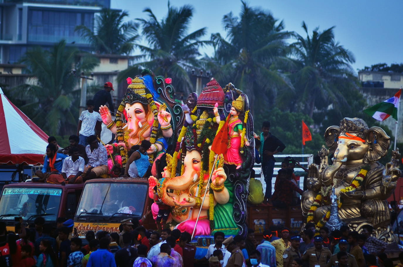 Fotos: ¡Al agua Ganesh!