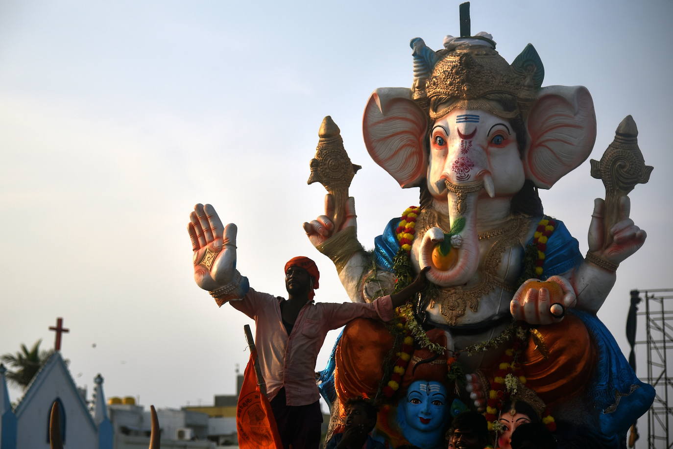 Fotos: ¡Al agua Ganesh!