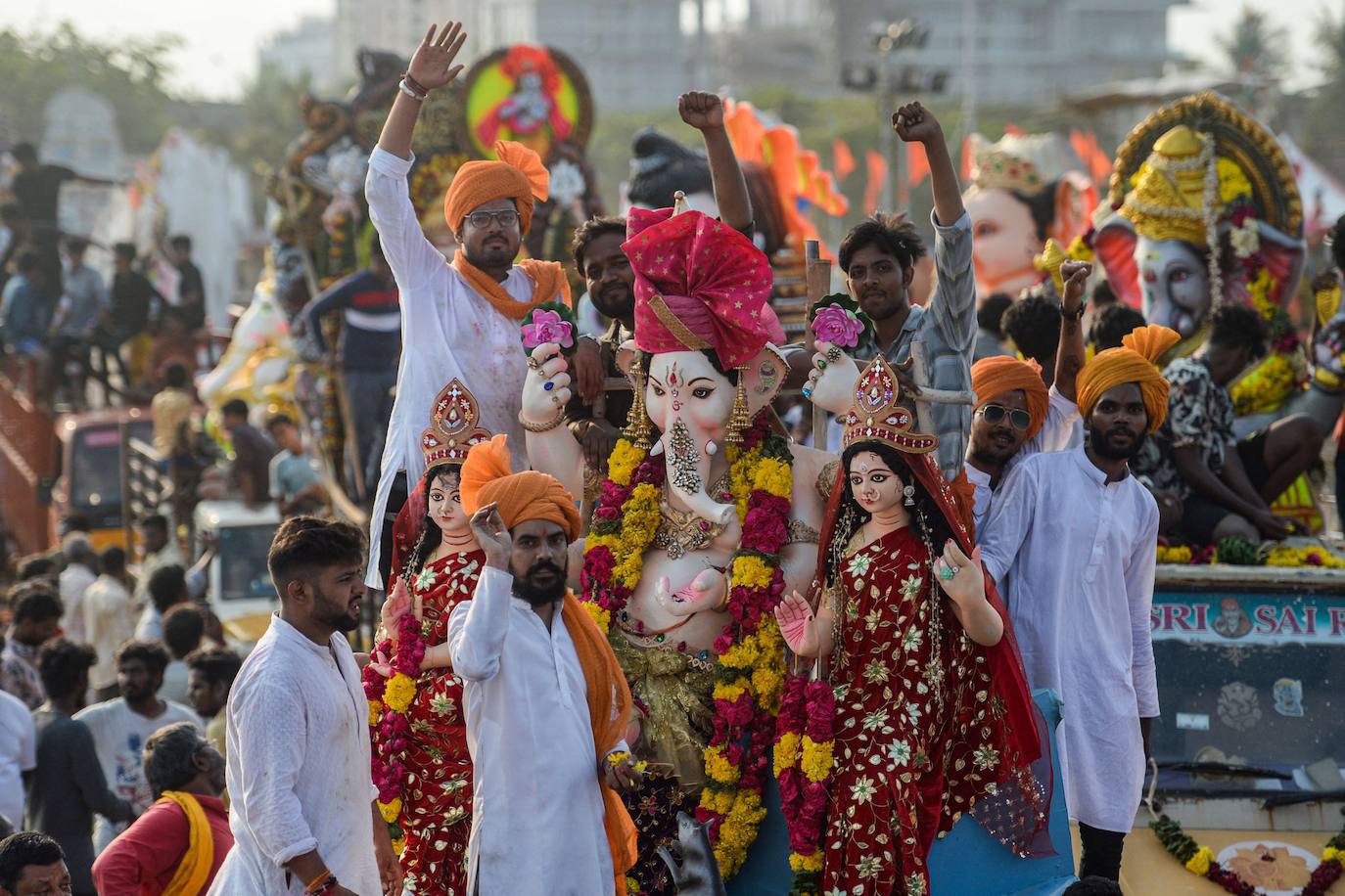 Fotos: ¡Al agua Ganesh!