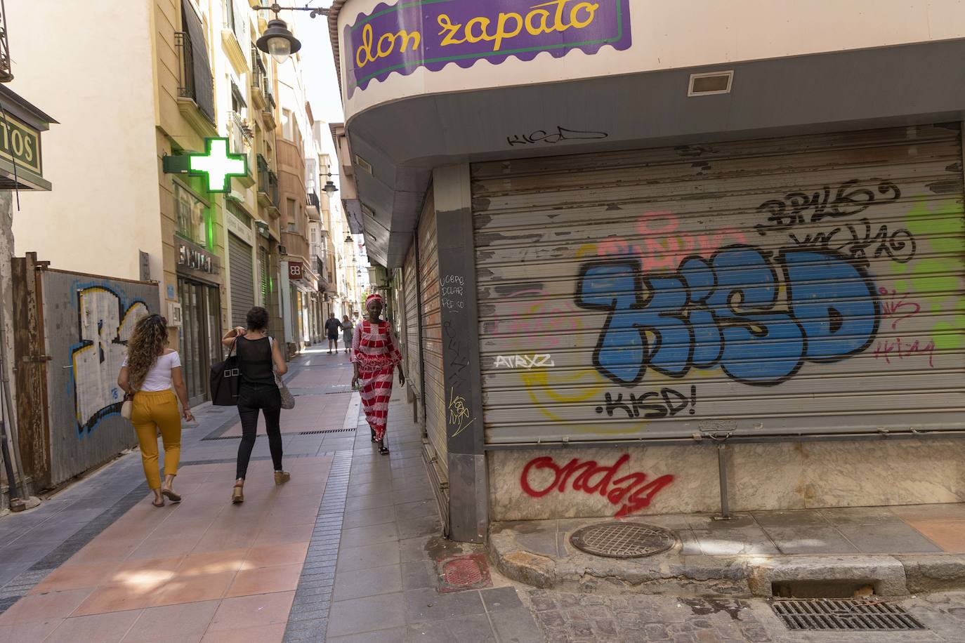 Fotos: La calle San Fernando de Cartagena espera su última oportunidad
