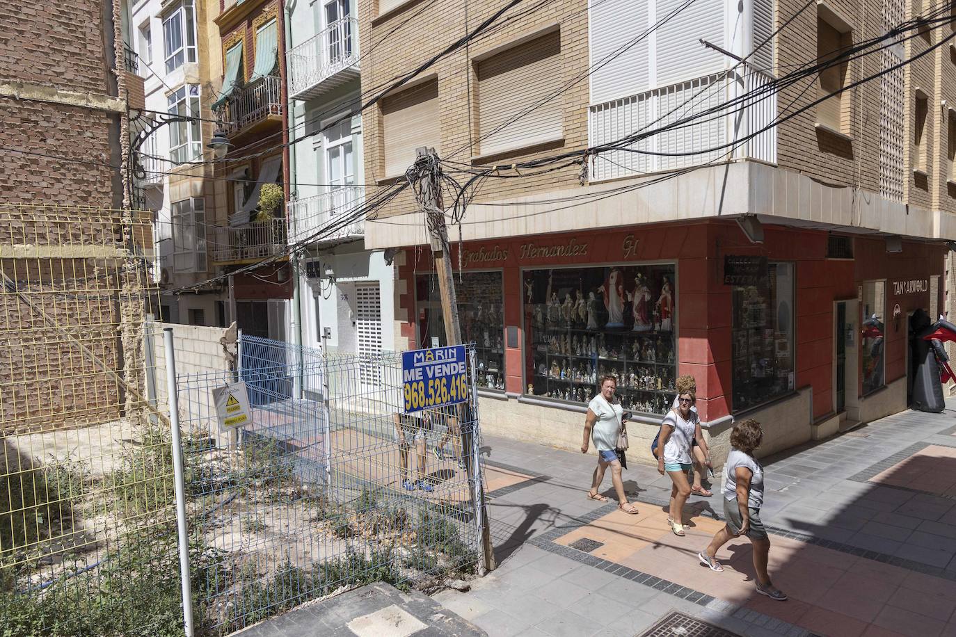 Fotos: La calle San Fernando de Cartagena espera su última oportunidad