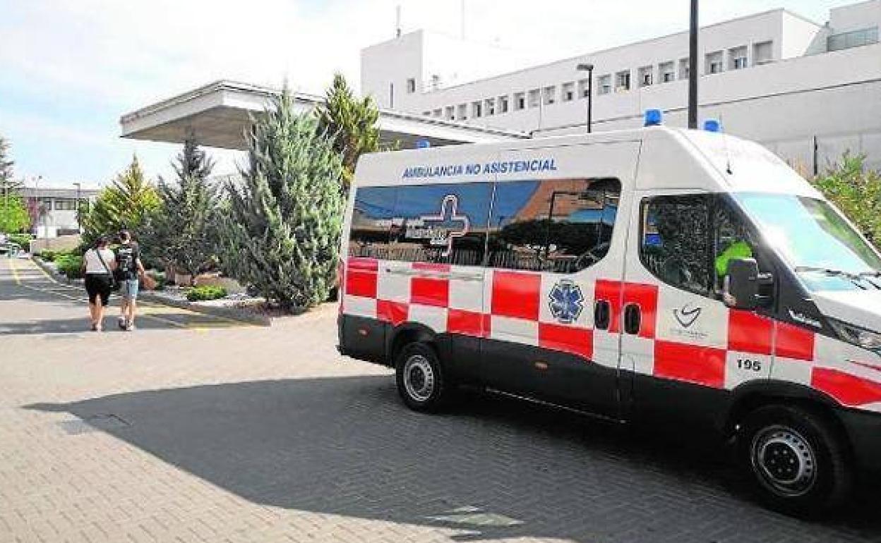 Accesos al Hospital Virgen del Castillo de Yecla, en una imagen de archivo