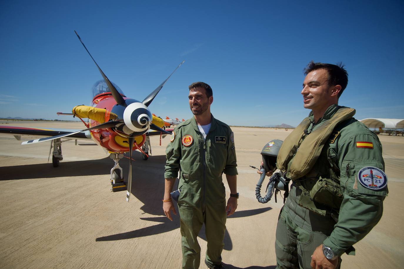 Fotos: Los futuros pilotos de la AGA estrenan un nuevo avión de entrenamiento más moderno y eficiente, en imágenes