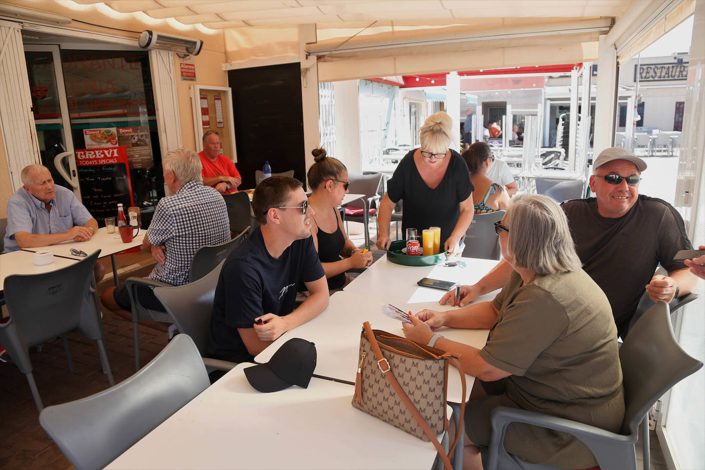 Fotos: Británicos afincados en la Región de Murcia: «Isabel II sirvió a su pueblo hasta el último momento»