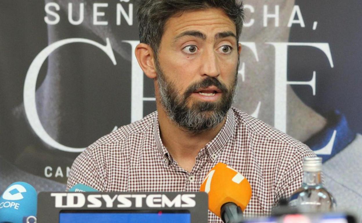 Molo, técnico de UCAM CF, en rueda de prensa. 