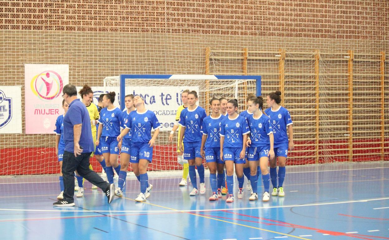 Las jugadoras de LBTL Futsal Alcantarilla antes de comenzar su partido. 