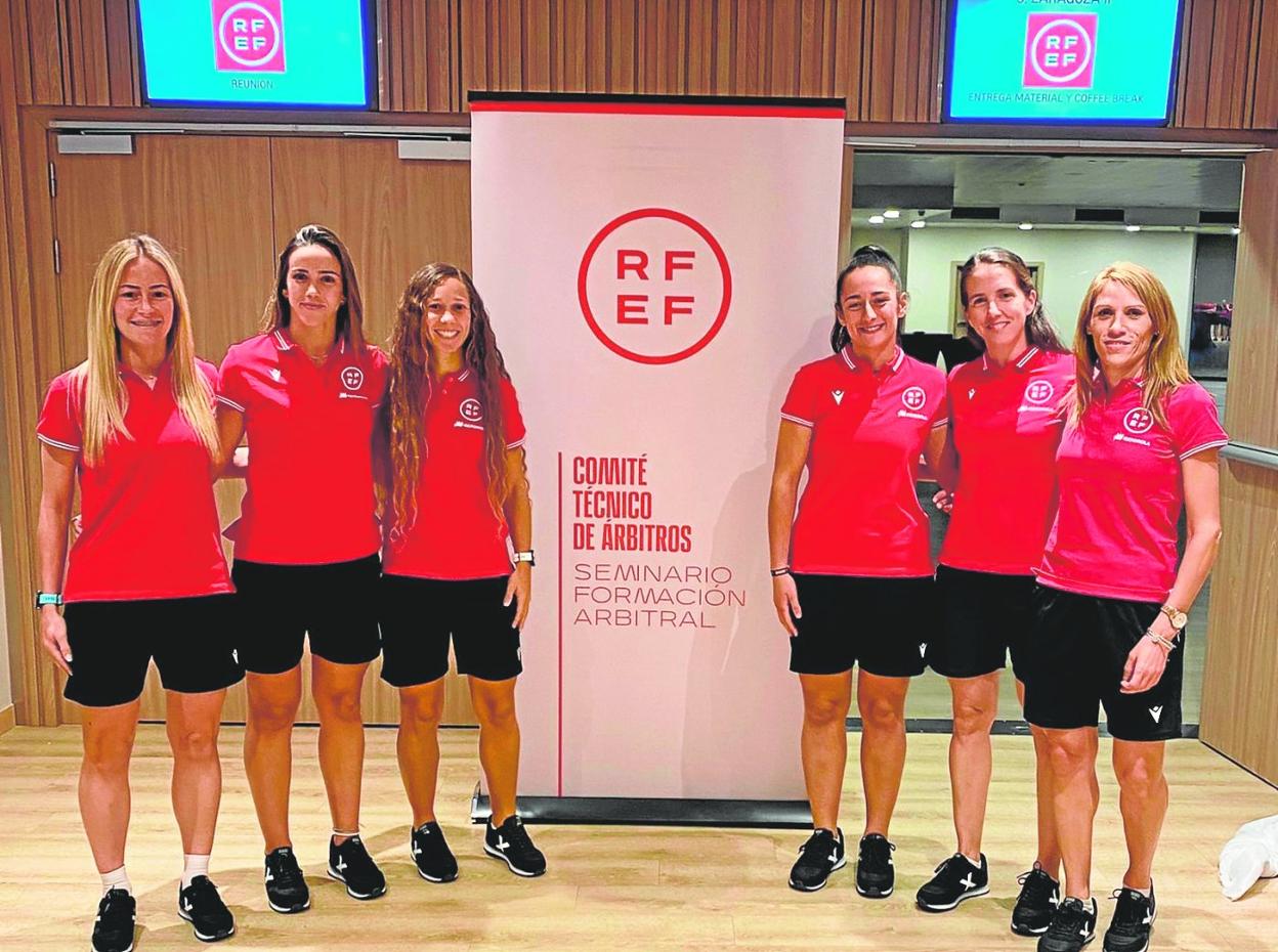 De izquierda a derecha, Lorena Hernández, María Planes, Naomí Bellido, María Navarro, María Dolores Martínez y Elia María Martín. 