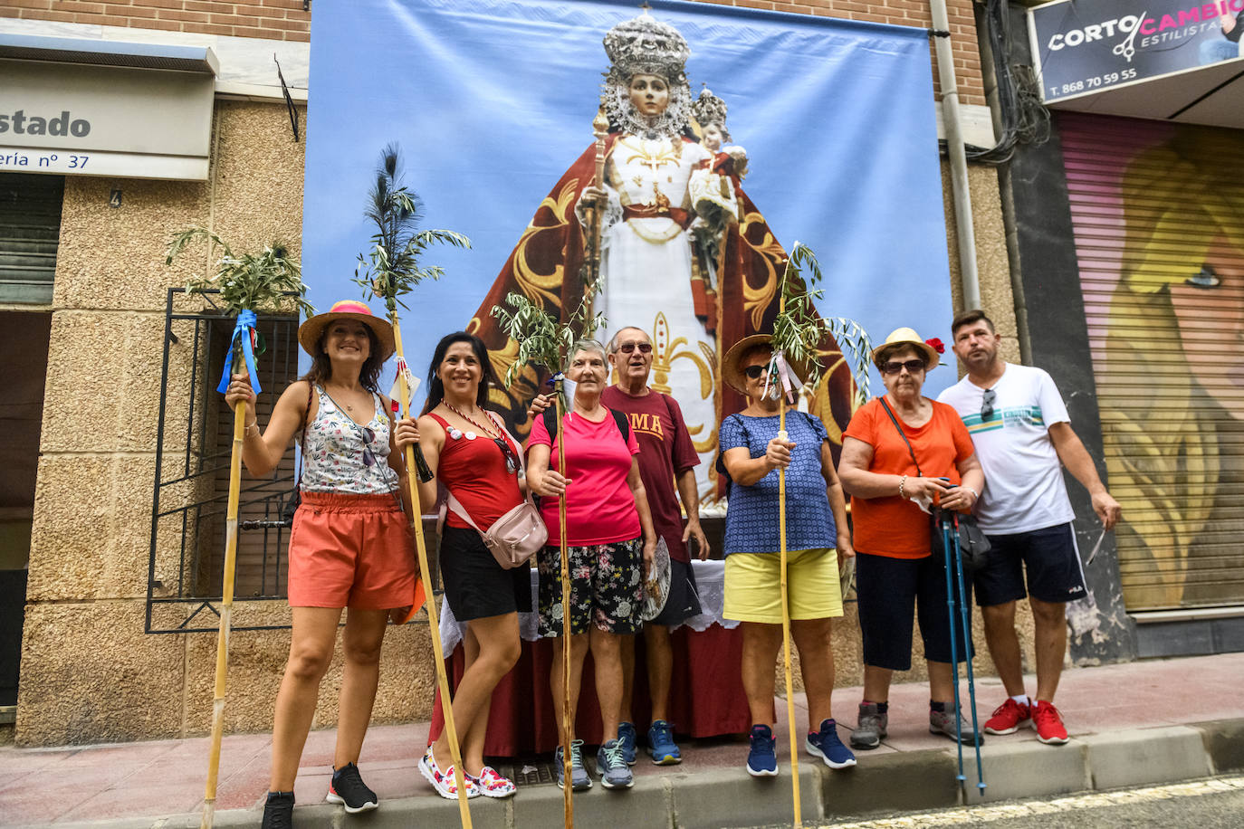 Miles de romeros acompañan a la Virgen de la Fuensanta de vuelta a su Santuario. 