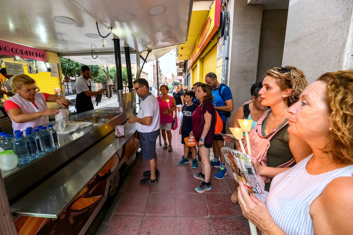 Miles de romeros acompañan a la Virgen de la Fuensanta de vuelta a su Santuario. 