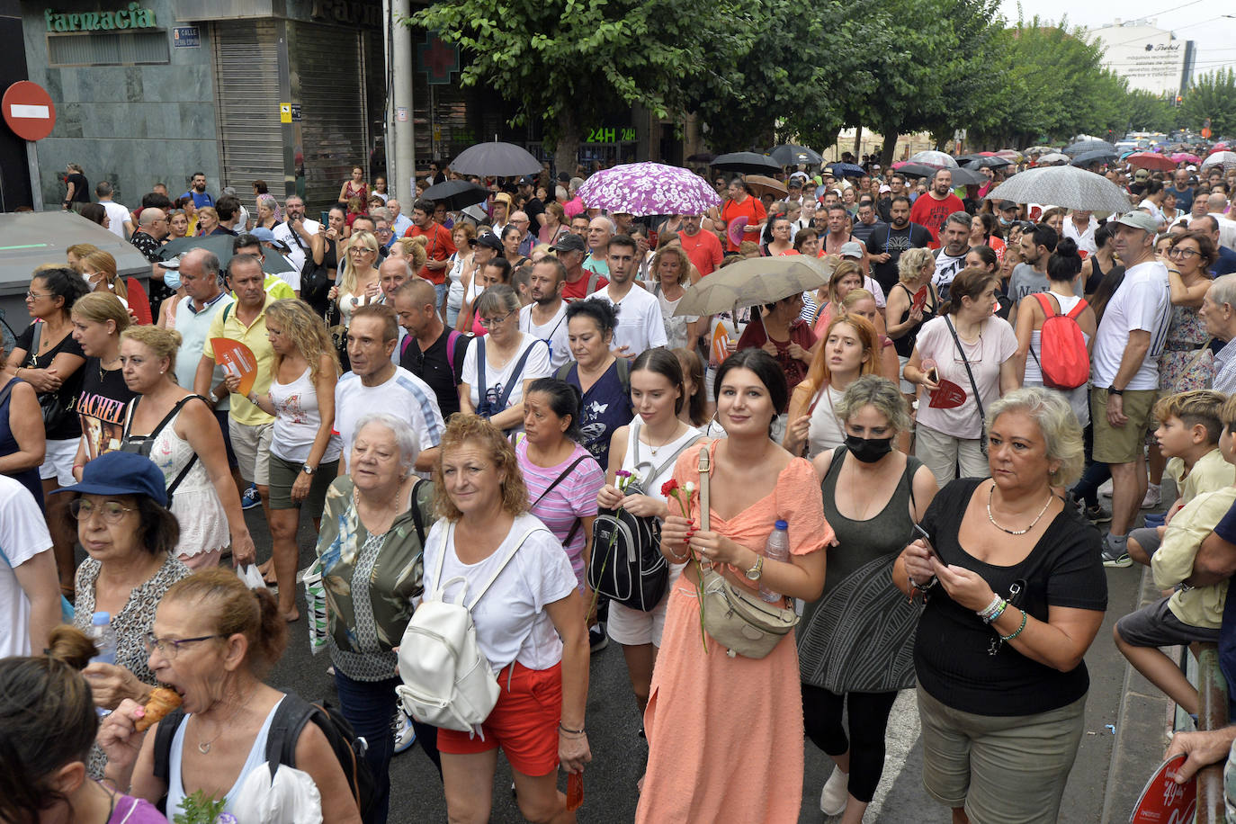 Miles de romeros acompañan a la Virgen de la Fuensanta de vuelta a su Santuario. 