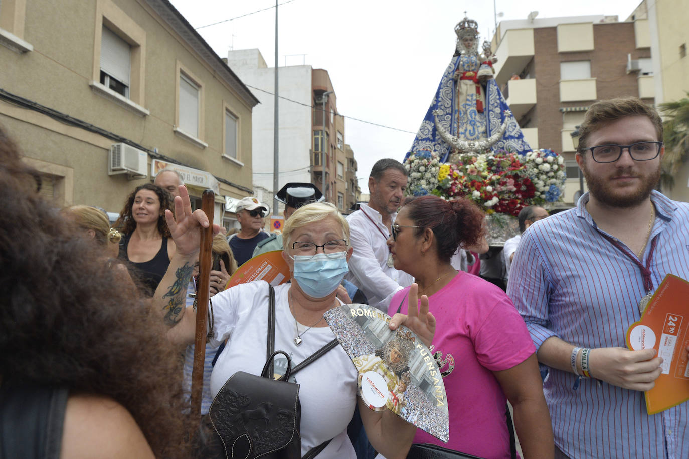 Miles de romeros acompañan a la Virgen de la Fuensanta de vuelta a su Santuario. 