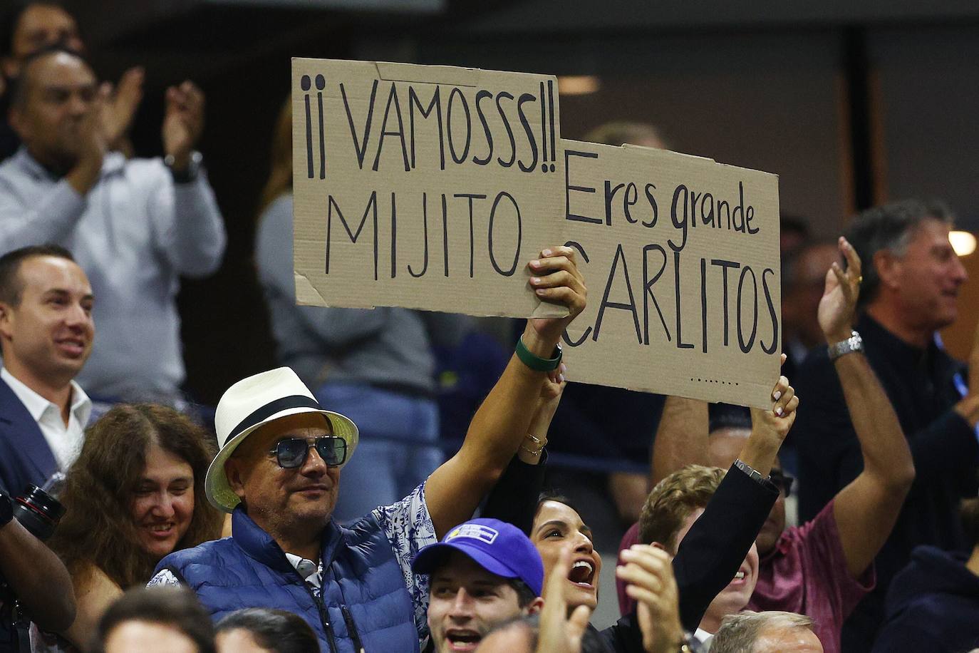 Aficionados en la grada animan con pancartas al jugador durante la final del pasado domingo en Flushing Meadows. 