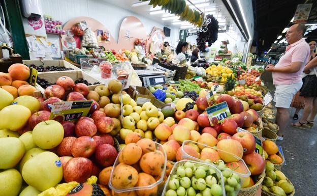 Fruta a la venta en el Mercado de Verónicas, en Murcia, en una imagen de archivo.