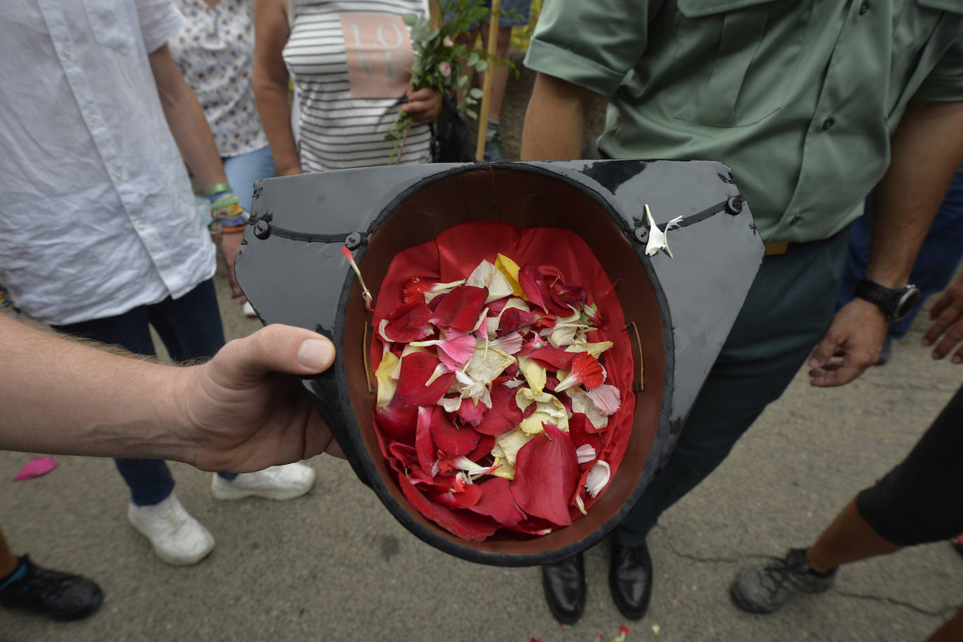 Miles de romeros acompañan a la Virgen de la Fuensanta de vuelta a su Santuario. 