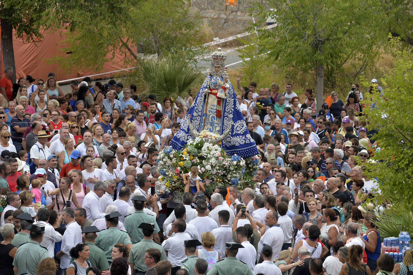 Miles de romeros acompañan a la Virgen de la Fuensanta de vuelta a su Santuario. 