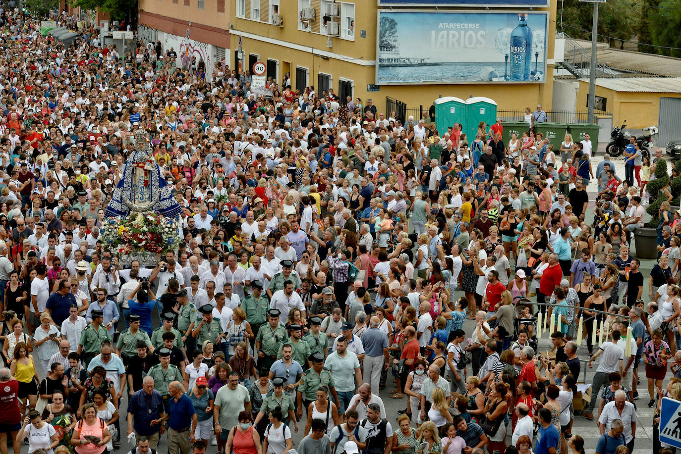 Miles de romeros acompañan a la Virgen de la Fuensanta de vuelta a su Santuario. 