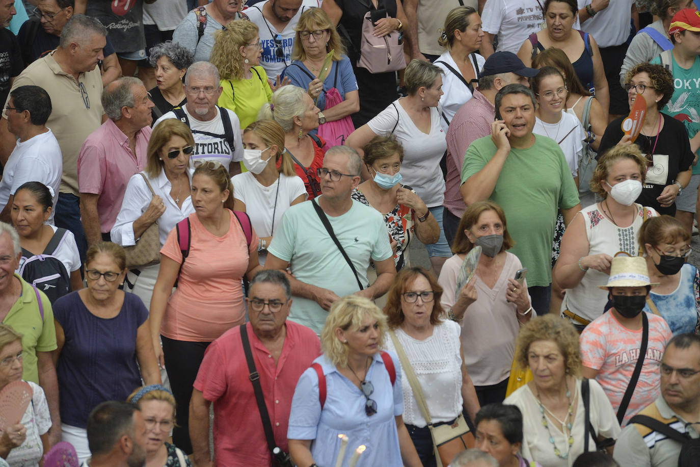 Miles de romeros acompañan a la Virgen de la Fuensanta de vuelta a su Santuario. 