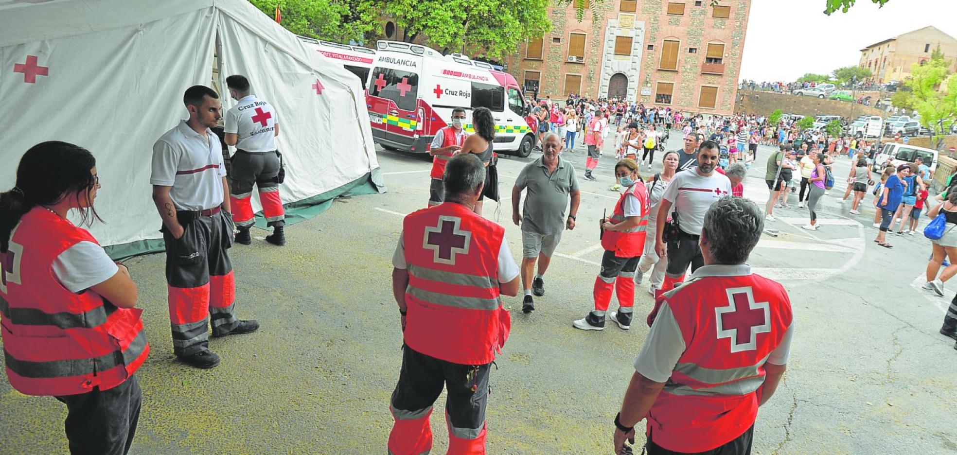 Voluntarios de Cruz Roja prepararon un dispositivo especial en la explanada del santuario para ofrecer atención sanitaria a los romeros que lo necesitaron. 