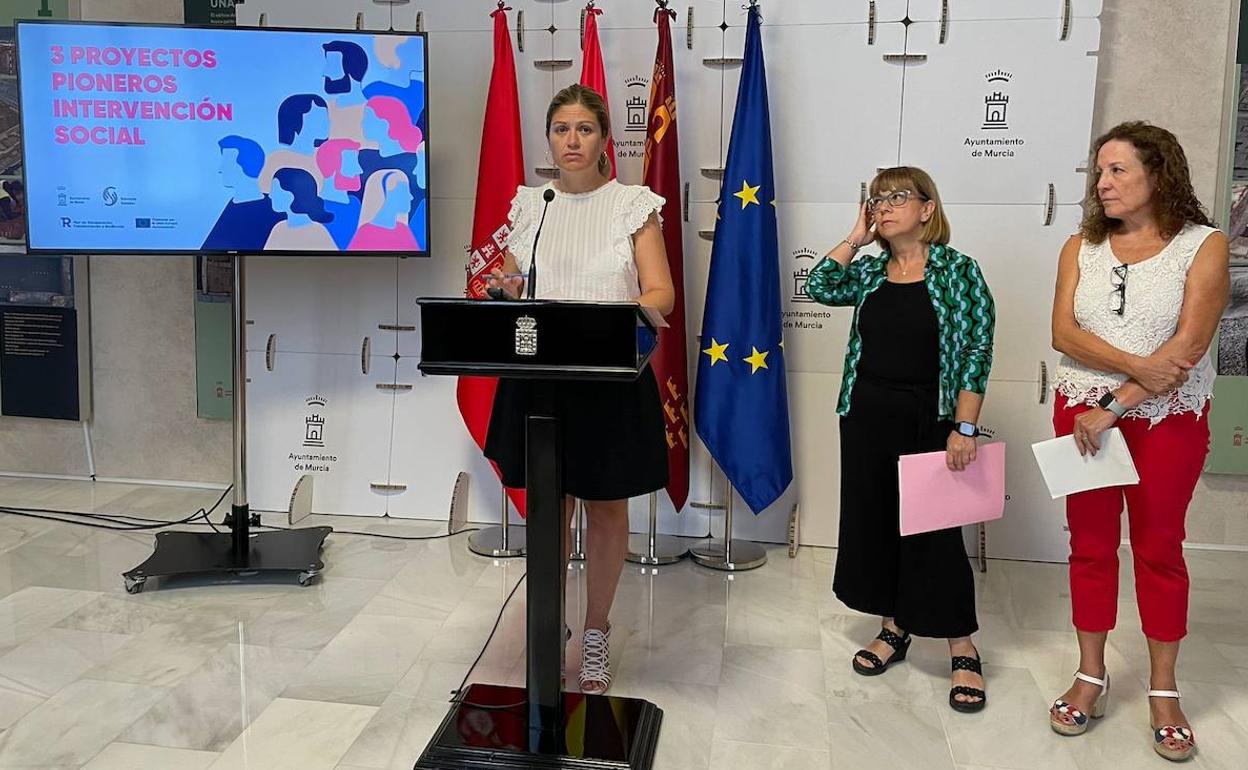 La edil Paqui Pérez, este miércoles, en la presentación de los proyectos. 