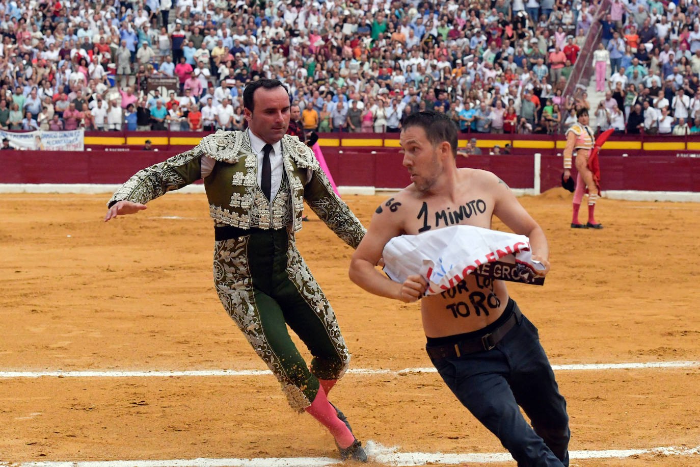 Fotos: Rabos a pares en la corrida del martes de la Feria de Murcia