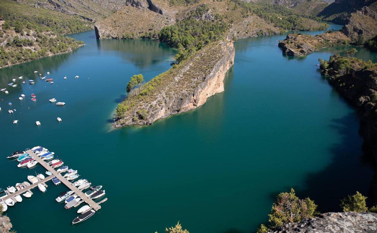 La presa de Bolarque, entre Cuenca y Guadalajara, donde se regula el inicio del Trasvase, el mes pasado. 