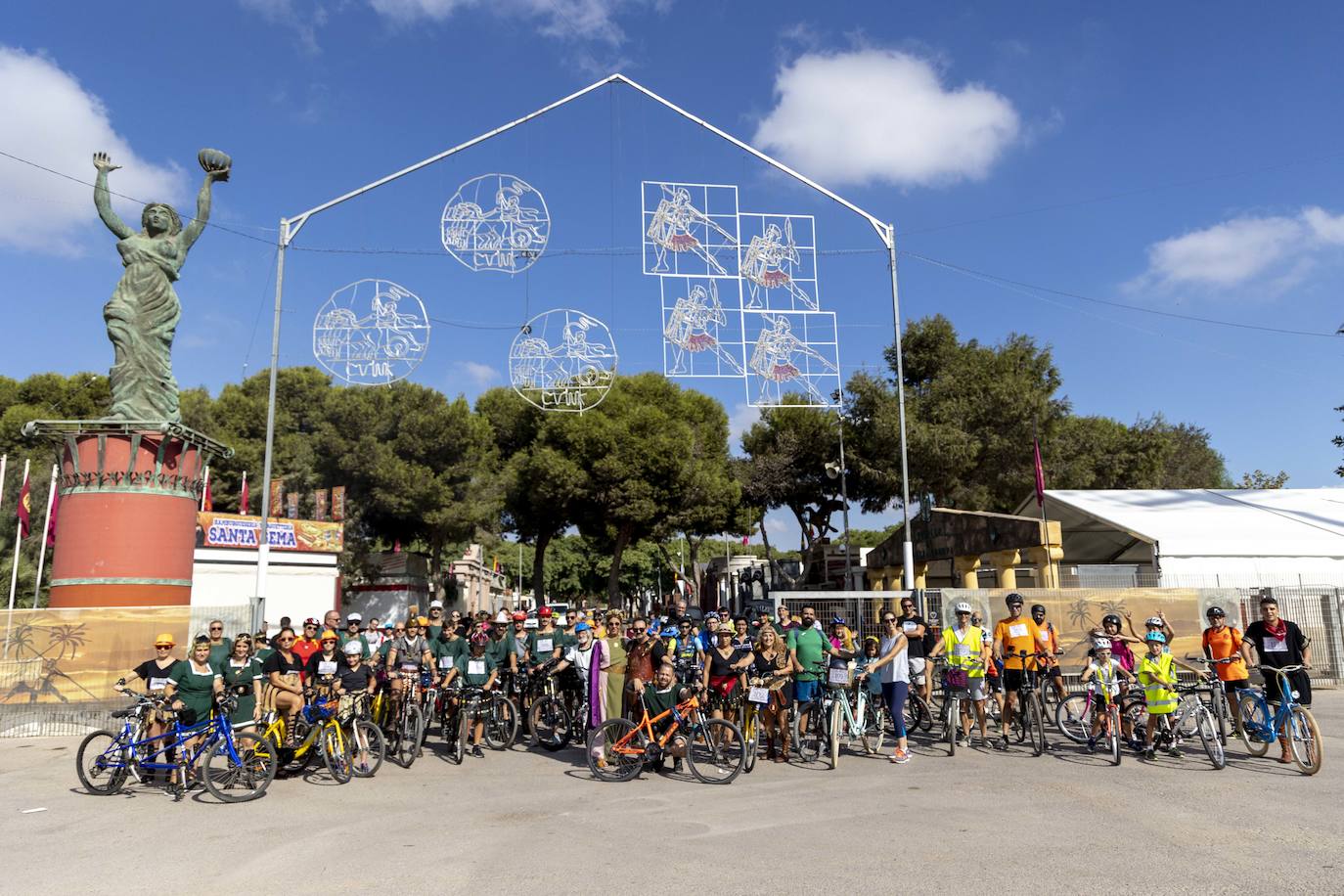 Fotos: La ruta en bicicleta desde el campamento en las fiestas de Carthagineses y Romanos