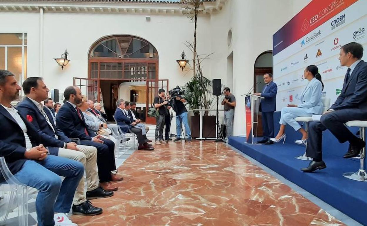 El presidente de la Croem, José María Albarracín, este lunes, durante la presentación oficial de la tercera edición del CEO Congress en la Región de Murcia. 