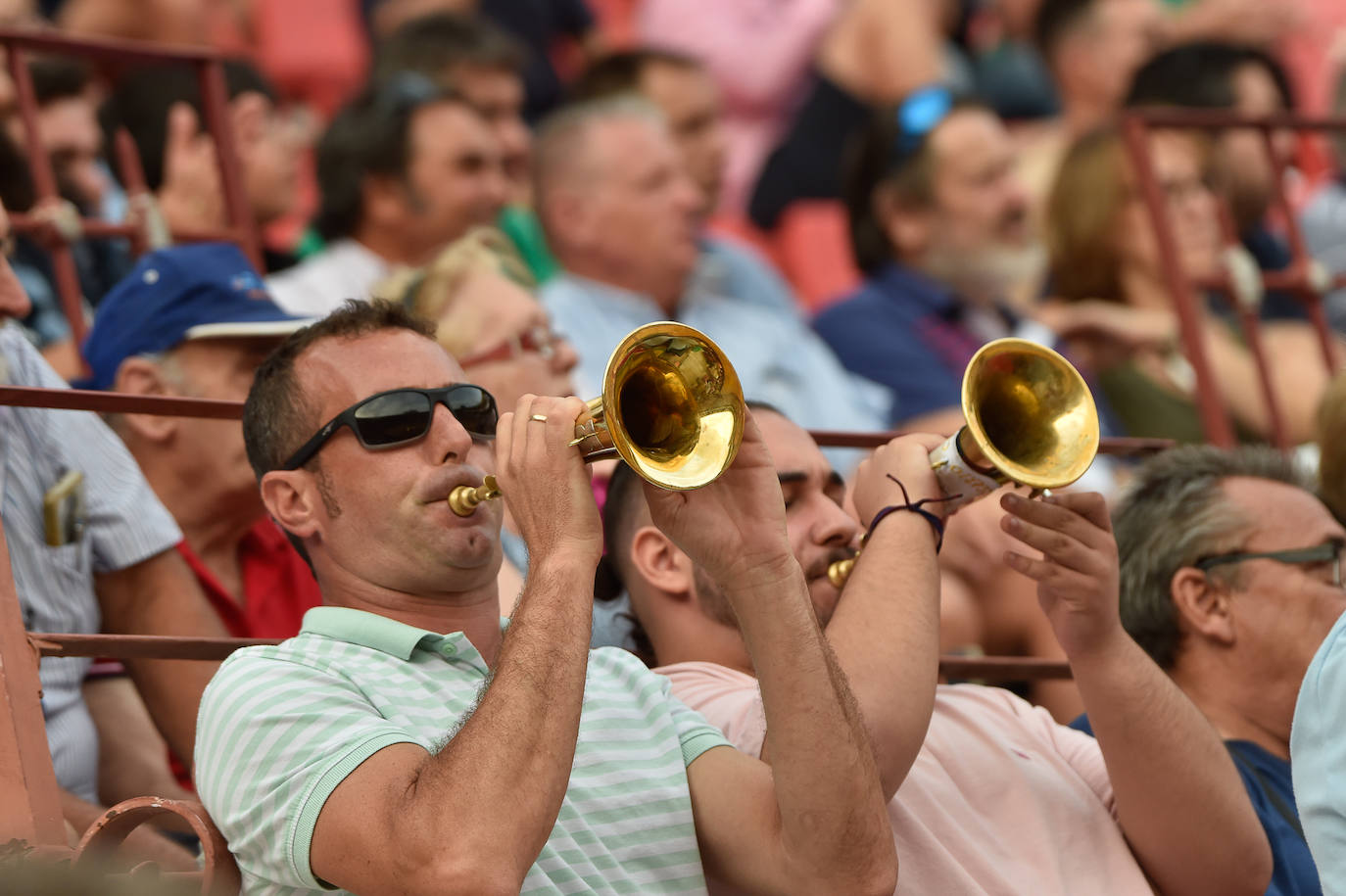 Fotos: Ambiente festivo en los tendidos de La Condomina