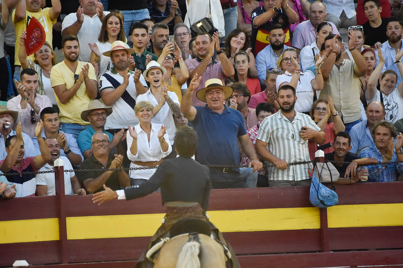 Fotos: Ambiente festivo en los tendidos de La Condomina