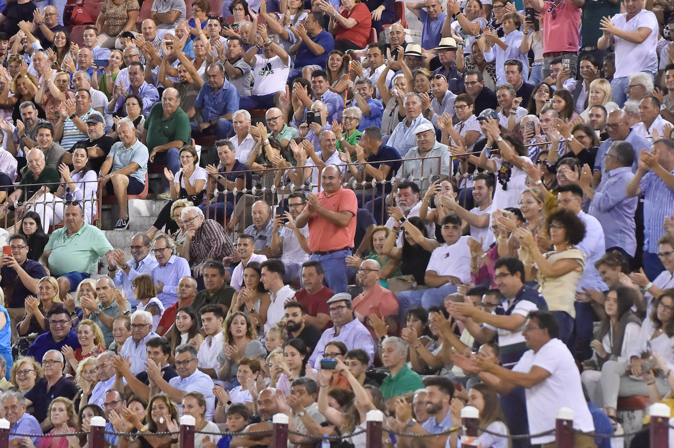Fotos: Ambiente festivo en los tendidos de La Condomina
