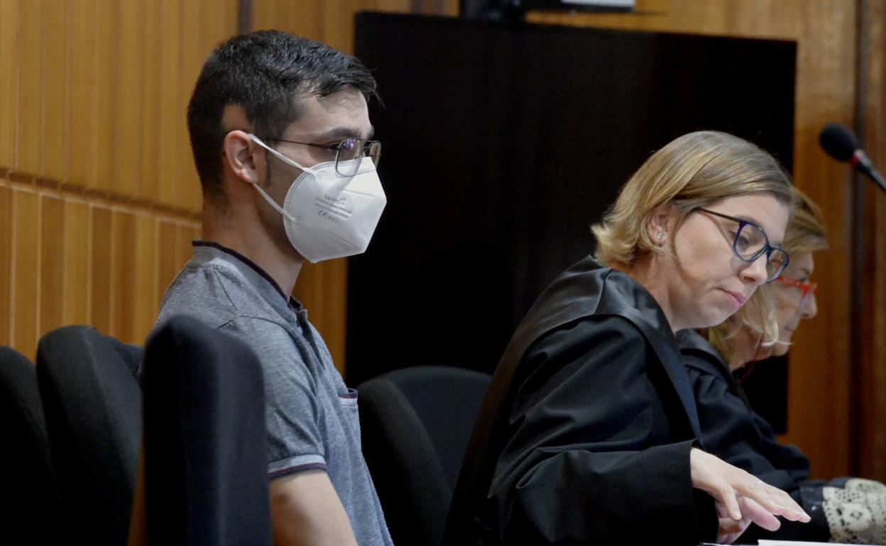 Miguel L., acusado de matar a su padre en Los Garres, este martes, durante el juicio.