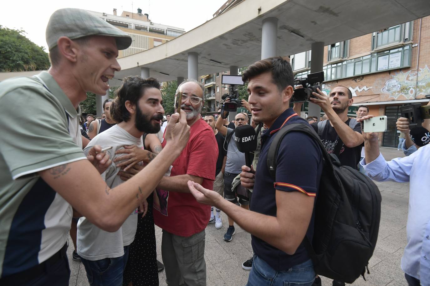 Fotos: Protesta estudiantil contra la conferencia de Macarena Olona en la Universidad de Murcia