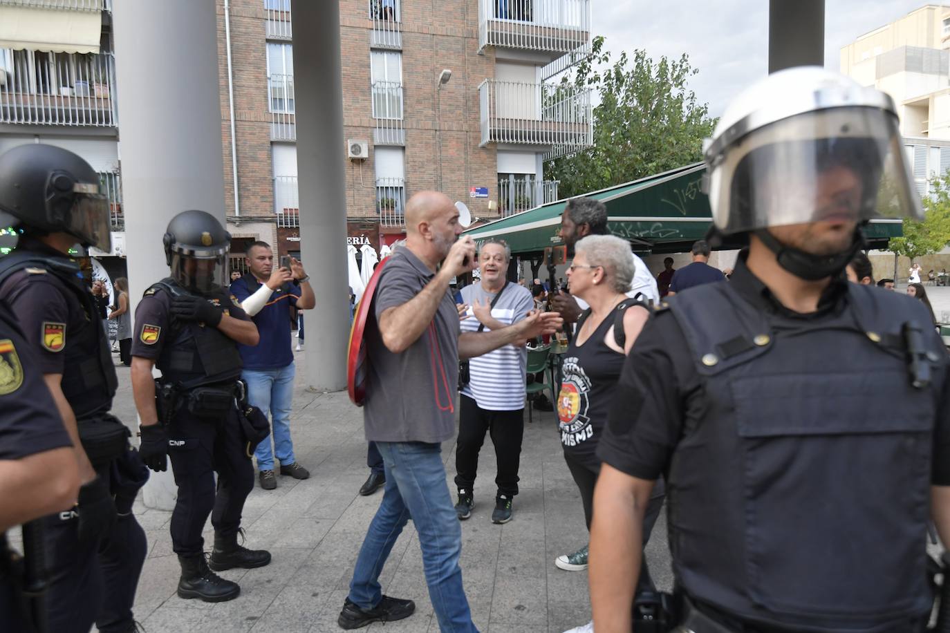 Fotos: Protesta estudiantil contra la conferencia de Macarena Olona en la Universidad de Murcia