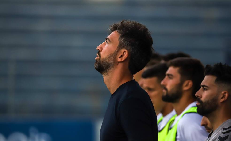 Molo, extécnico del UCAM CF, durante un encuentro. 