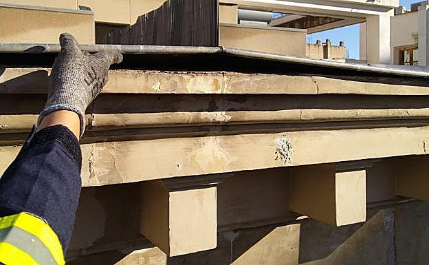 Cornisa dañada en Murcia.