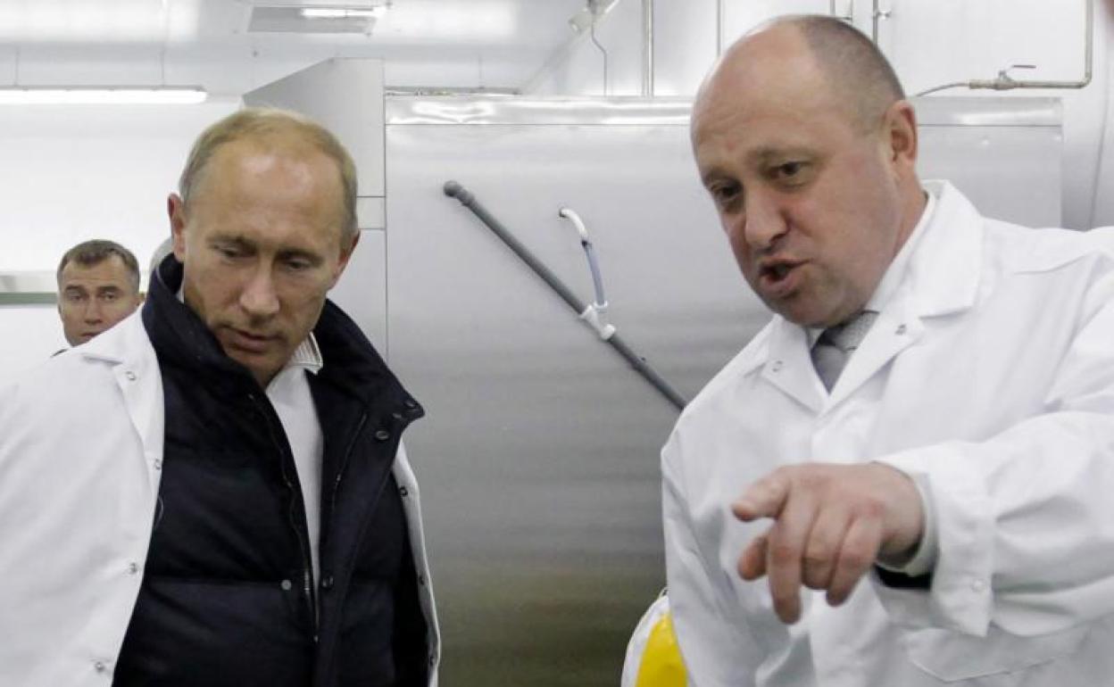 Putin con Prigozhin en un encuentro en 2010. 