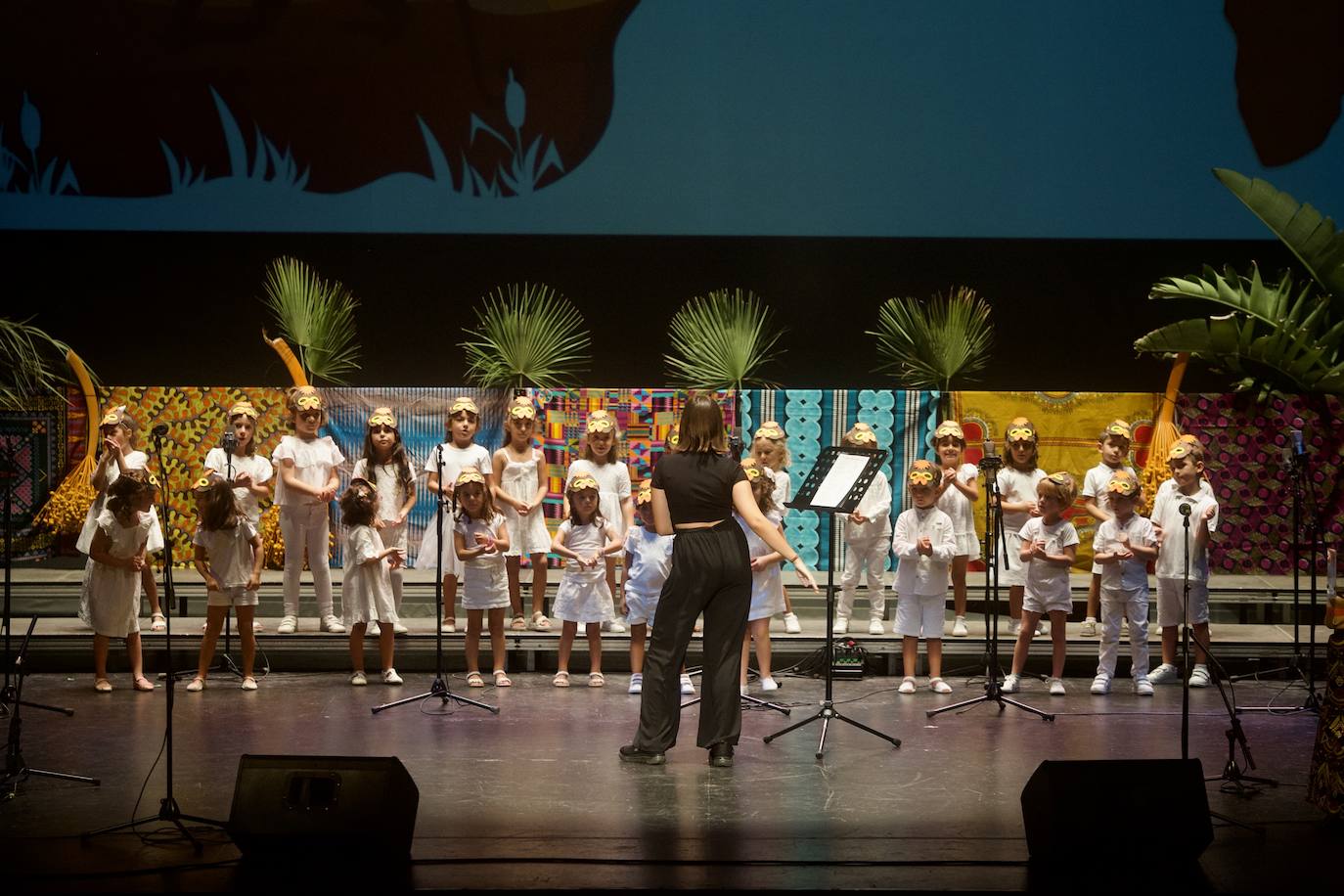 Fotos: El Romea se llena para ayudar a Azul en Acción a sanar los ojos de Senegal