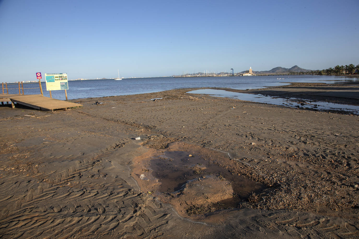 Fotos: Las intensas lluvias tiñen de marrón el Mar Menor