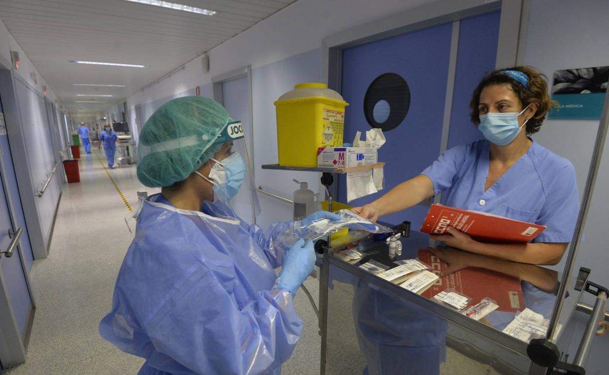 Enfermeras en un hospital de Murcia en una imagen de archivo. 