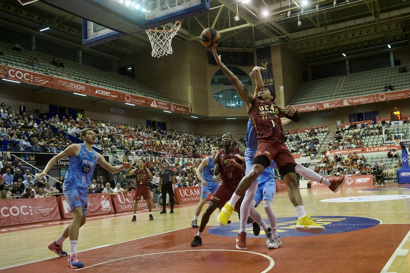 Fotos: Tropiezo en el debut del UCAM ante el Breogán