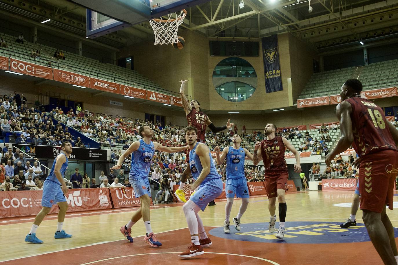 Fotos: Tropiezo en el debut del UCAM ante el Breogán