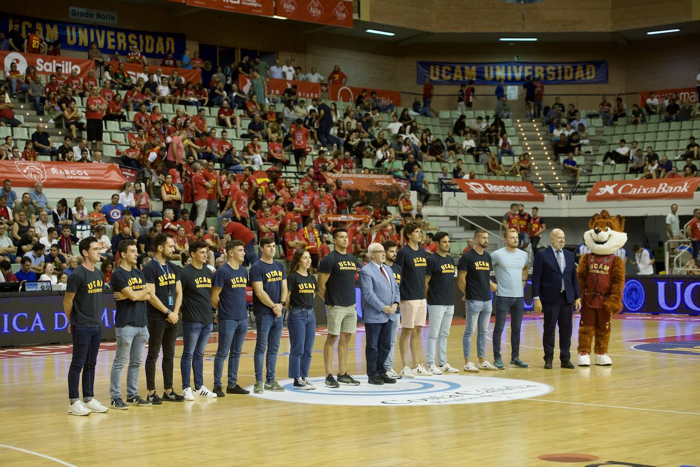 Fotos: Tropiezo en el debut del UCAM ante el Breogán