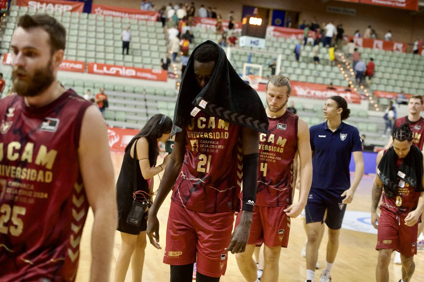 Fotos: Tropiezo en el debut del UCAM ante el Breogán