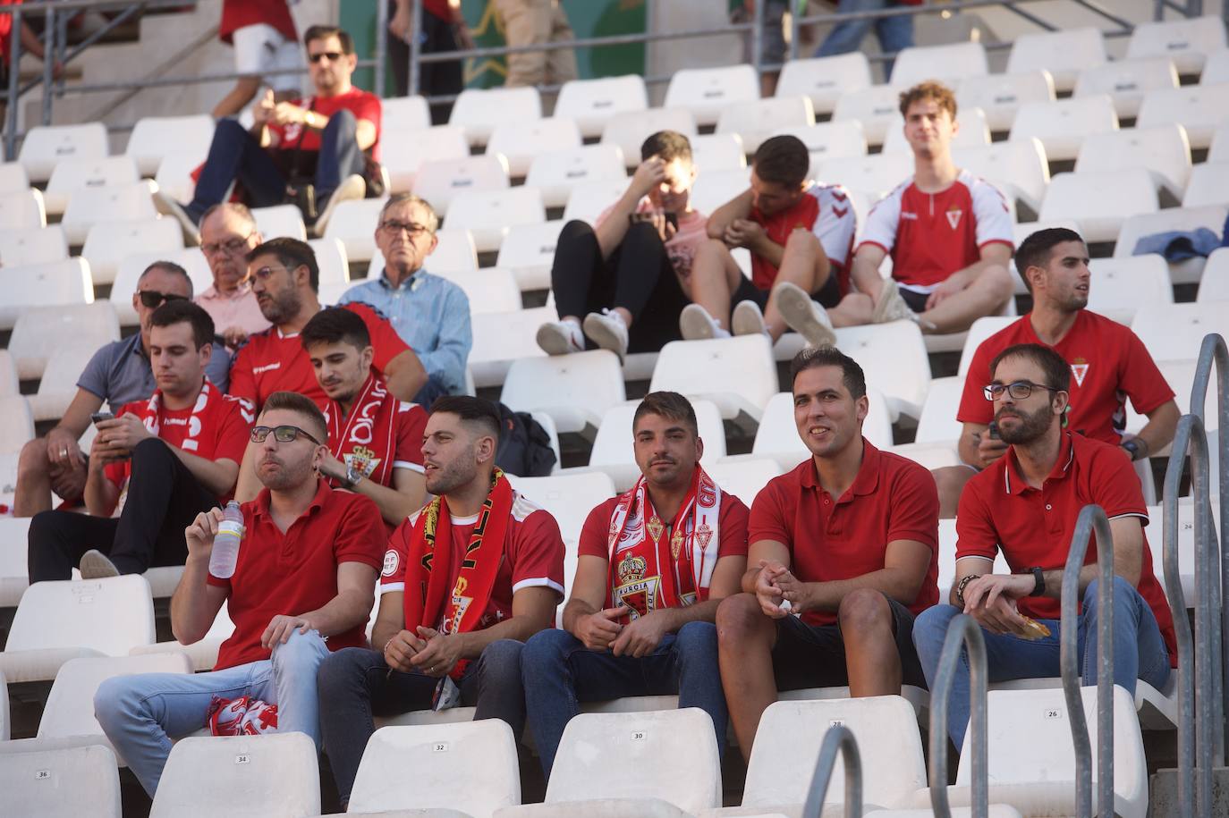Fotos: Búscate en las gradas del Enrique Roca en la victoria del Real Murcia frente a la SD Logroñés