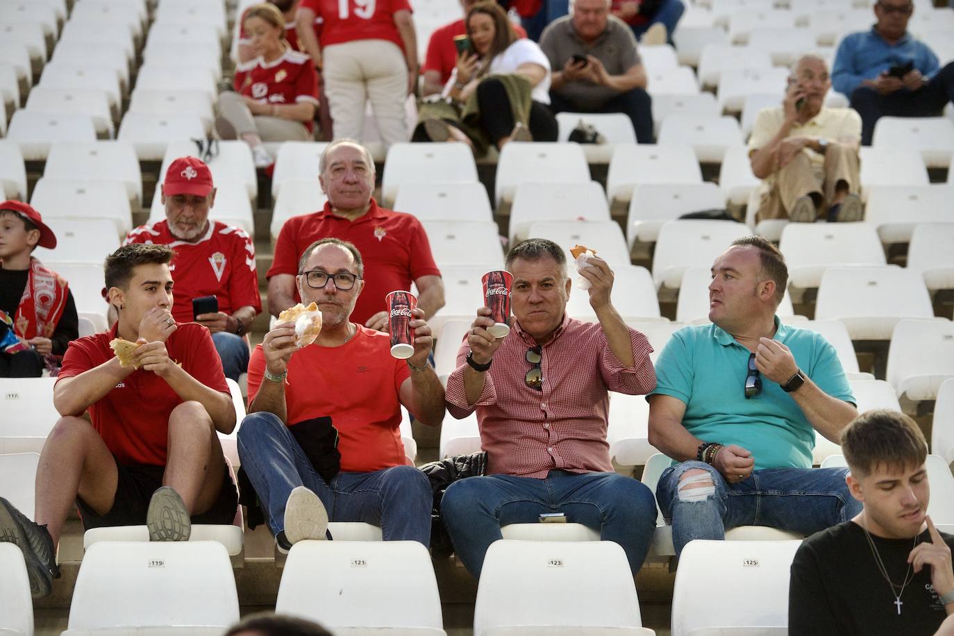 Fotos: Búscate en las gradas del Enrique Roca en la victoria del Real Murcia frente a la SD Logroñés