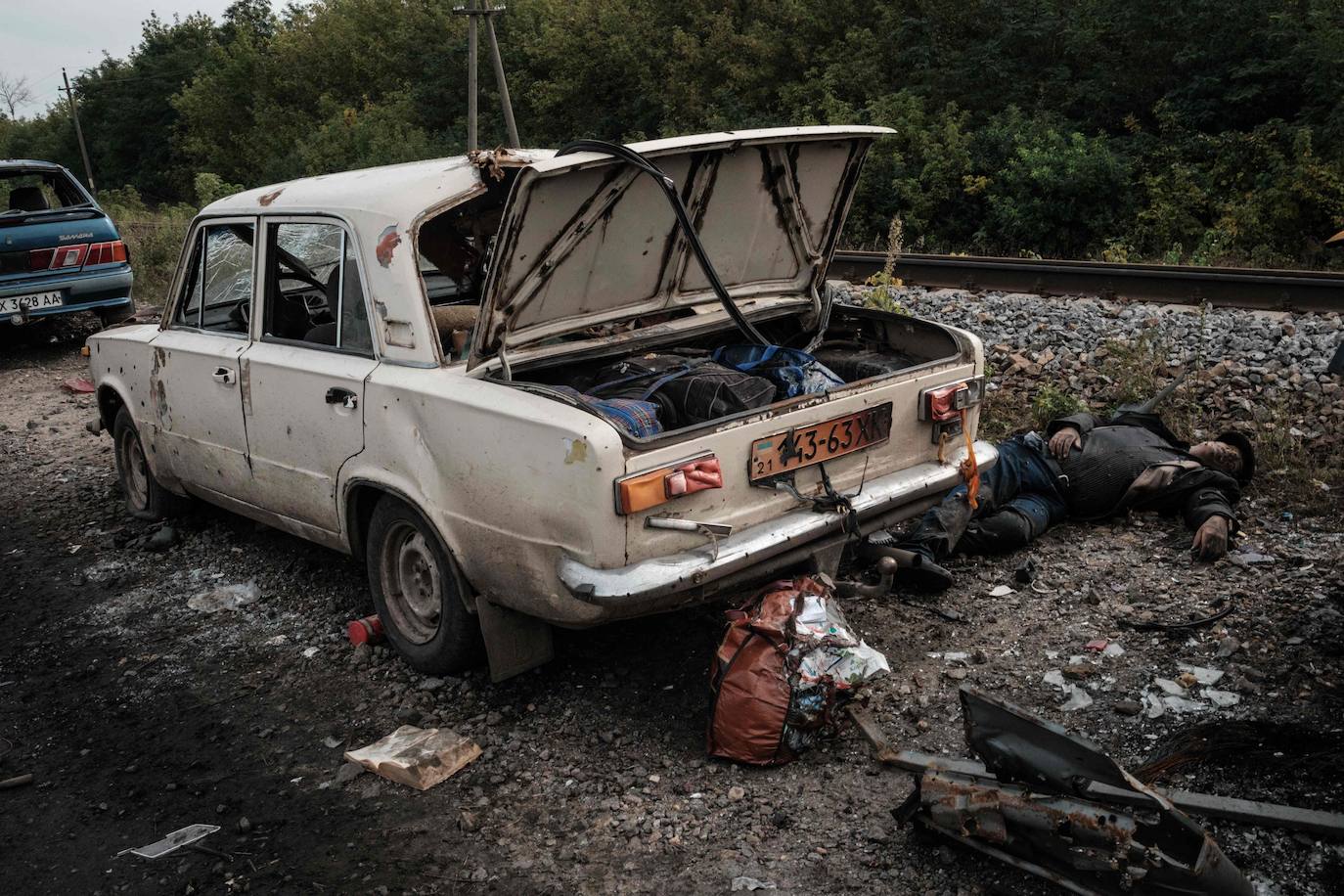 Fotos: Ucrania denuncia al menos 20 muertos en un nuevo ataque a un convoy humanitario en Kupiansk