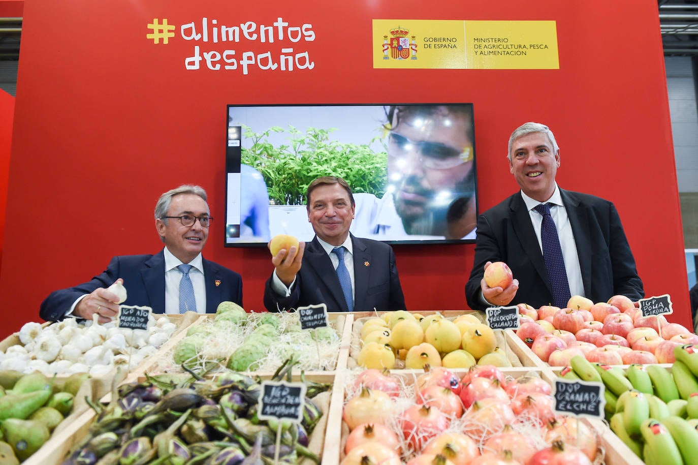 Fotos: Visita de López Miras a la feria Fruit Attraction, en imágenes