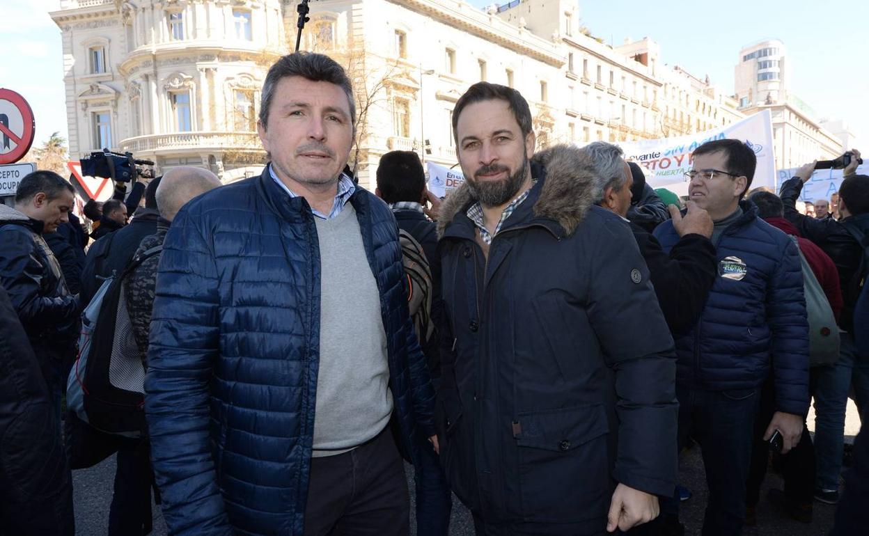 Pascual Salvador y Santiago Abascal, en Madrid, en una manifestación de agricultores en 2018.