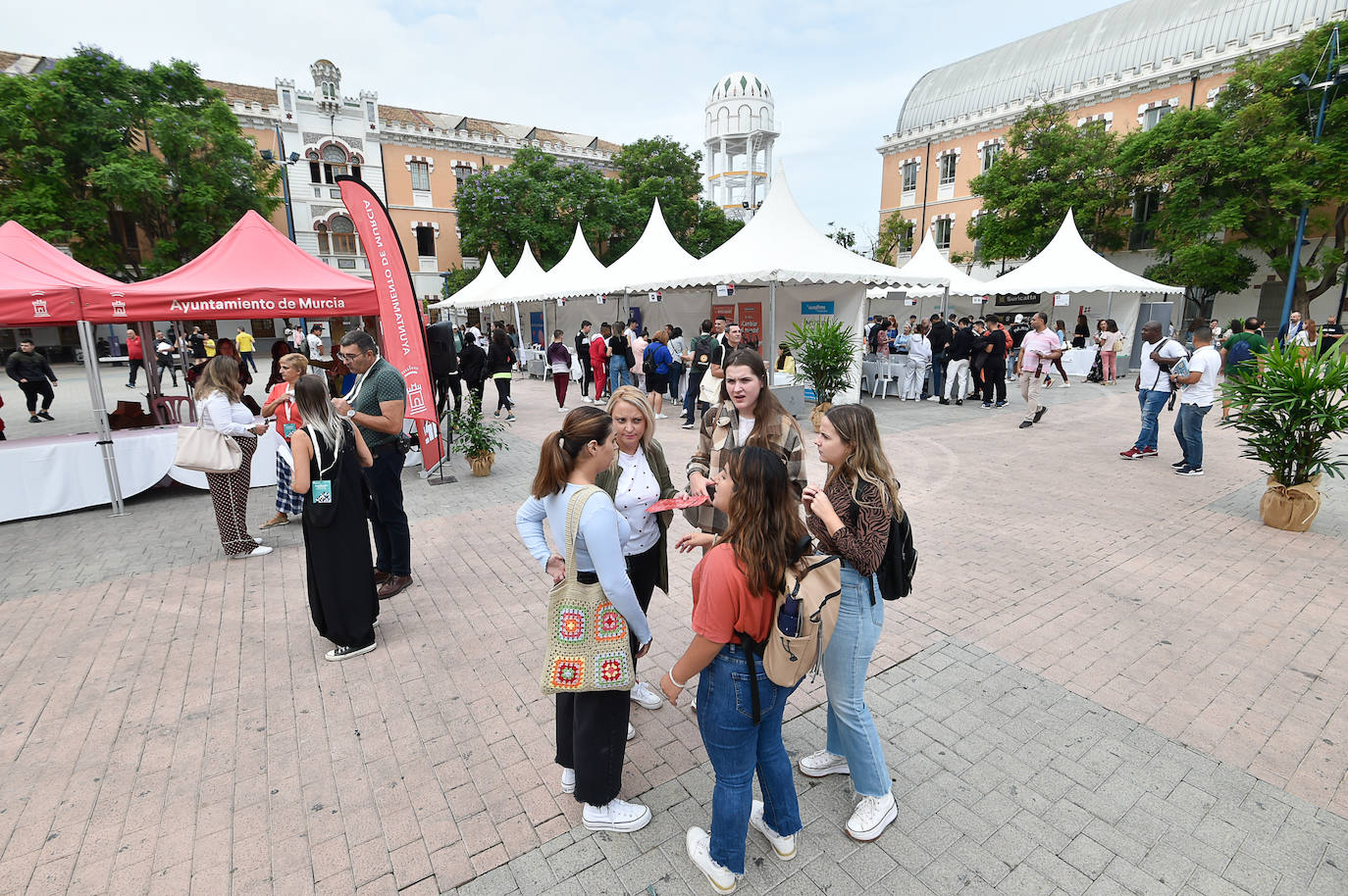 Fotos: La Feria de Empleo de Murcia atrae a cientos de personas