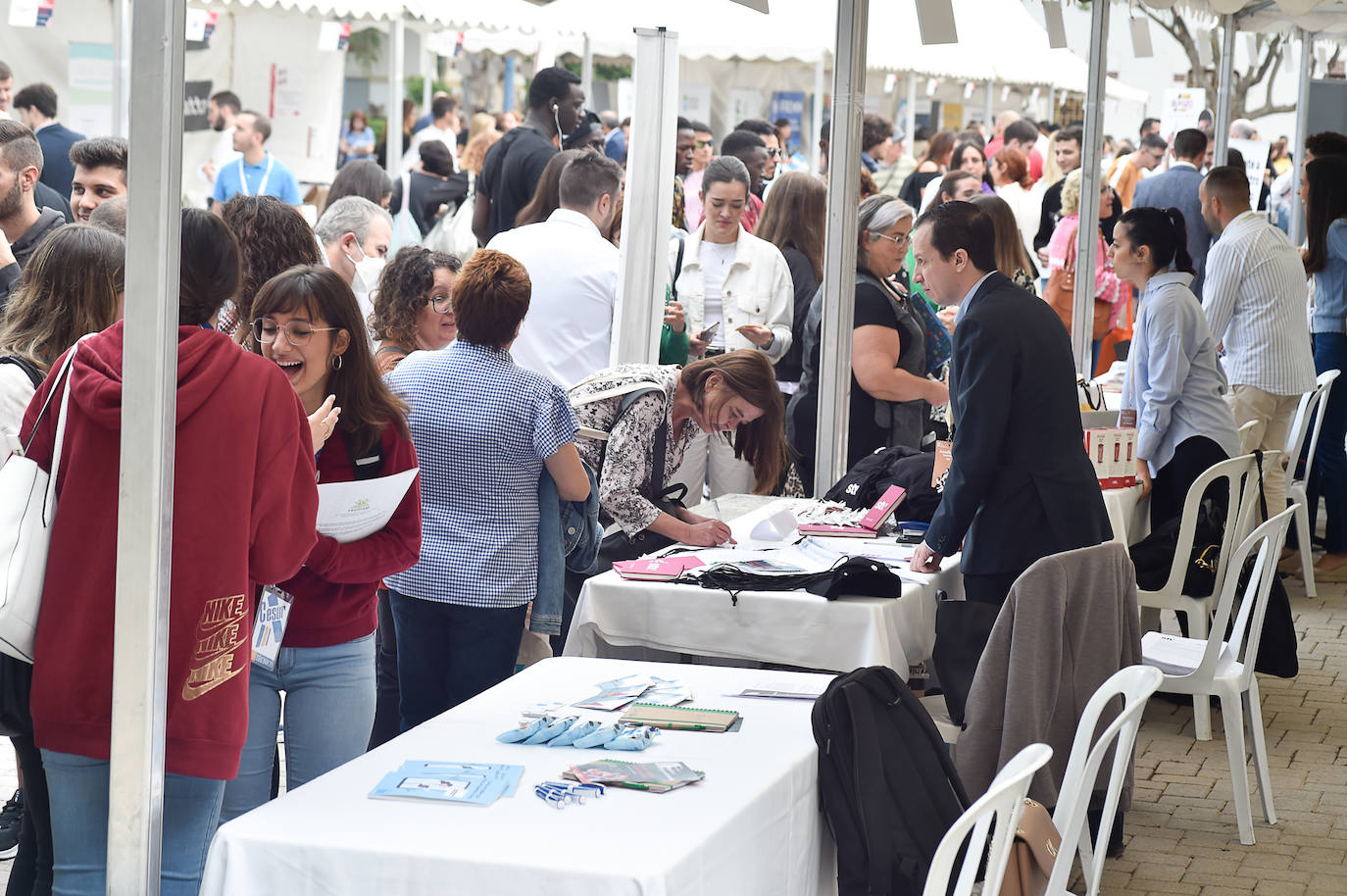 Fotos: La Feria de Empleo de Murcia atrae a cientos de personas